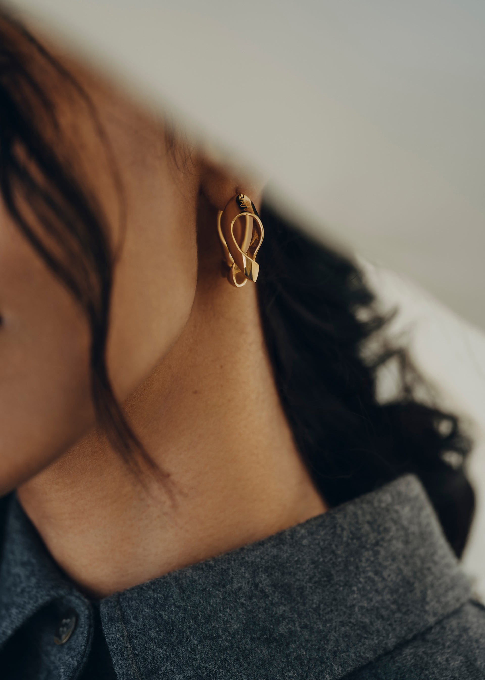 Éole Wavy Hoop Earrings - 24 carat gold-gilded