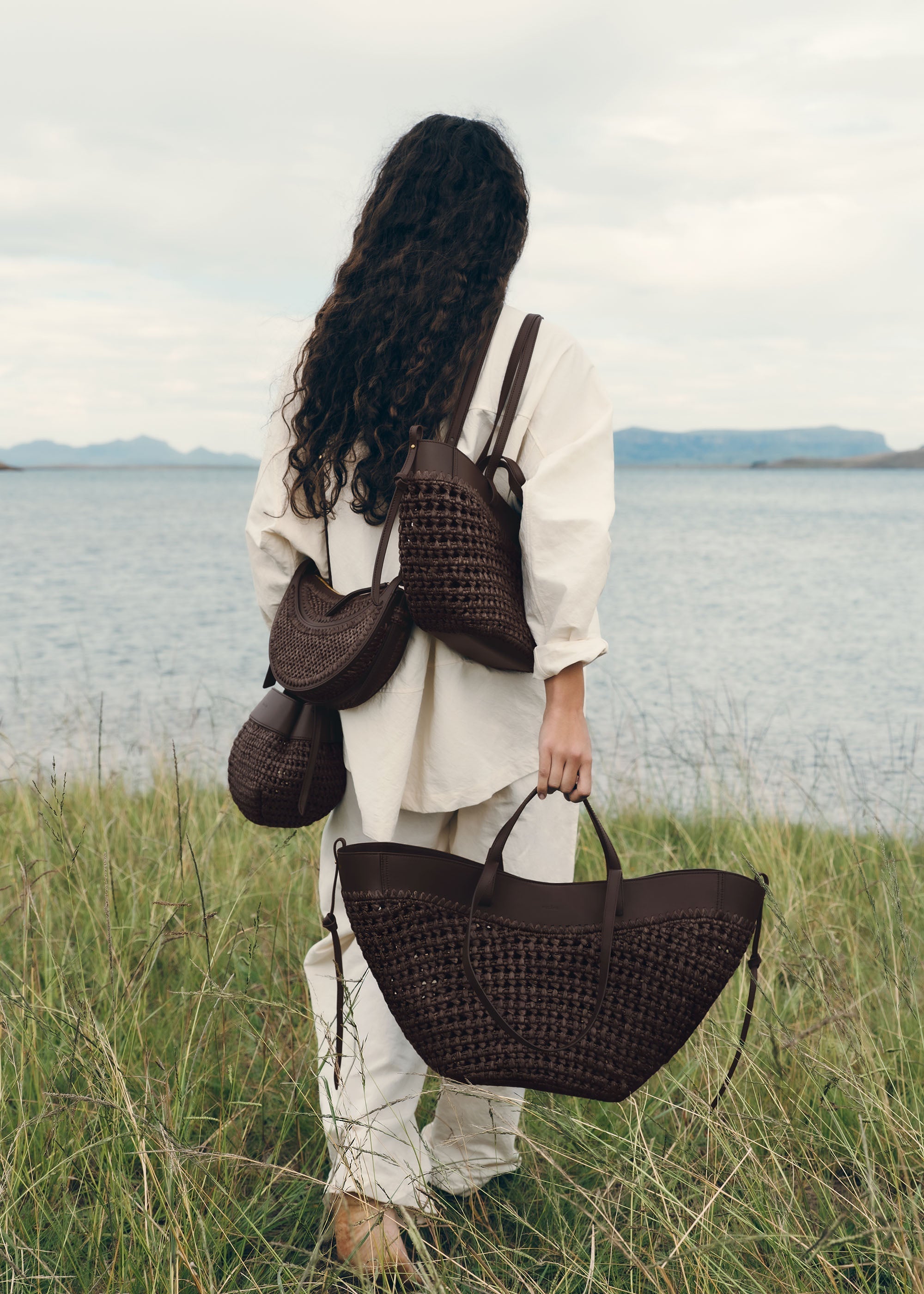 Polène Cyme Mini Raffia front view in natural raffia with smooth leather trim