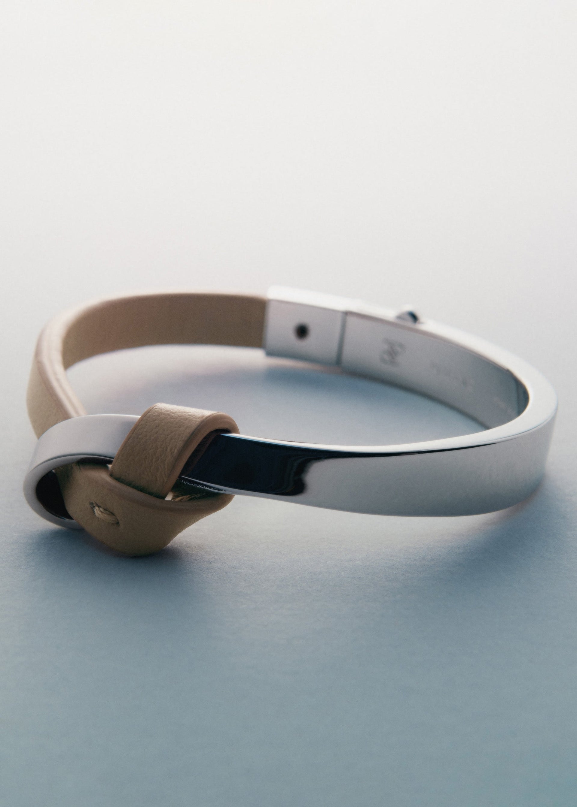 Ormé Bangle - Silver in rhodium with Taupe Leather